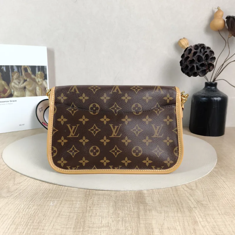 Louis Vuitton Crossbody Bag Diane Baguette Bag Shoulder Strap PVC Small 24 × 9 × 15 cm — cover view 4 of 5