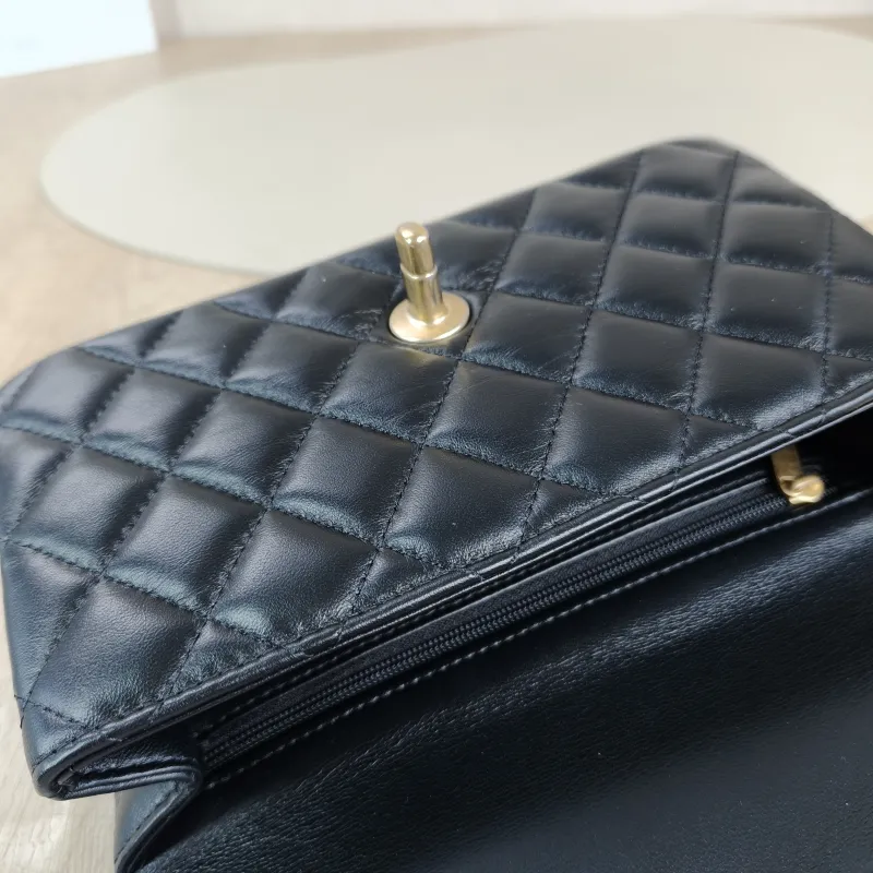 Chanel Crossbody Bag mini Black Lambskin mini20 × 6 × 12 cm — detail view 7 of 15