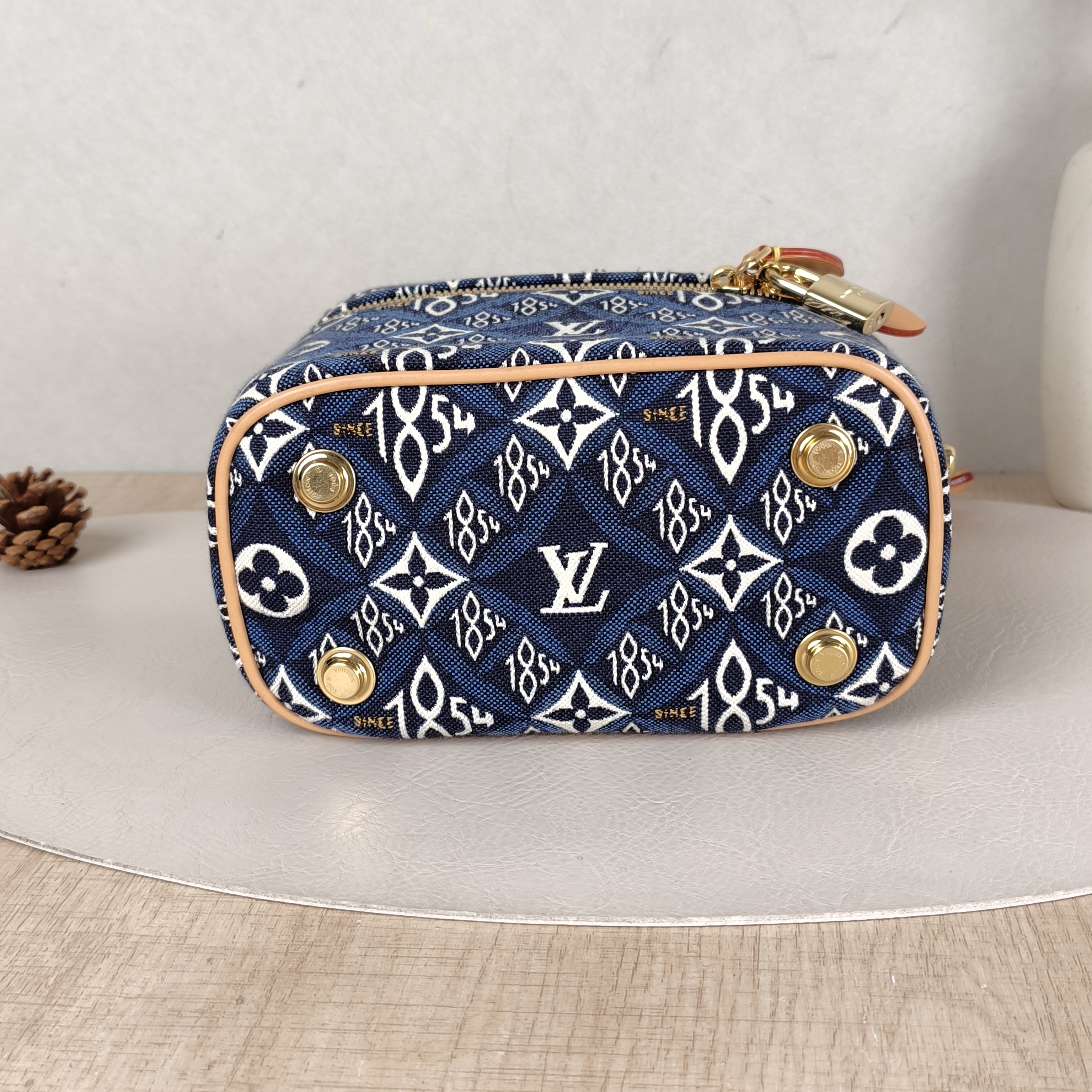 Louis Vuitton Shoulder Bag VANITY Cosmetic Bag Blue Small19 × 11 × 13 cm — cover view 6 of 6