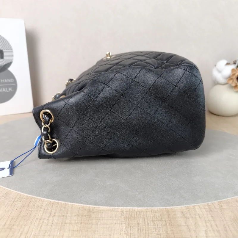 Chanel Crossbody Bag Bucket Bag Black Lambskin One Size23 × 11 × 23 cm — detail view 6 of 11