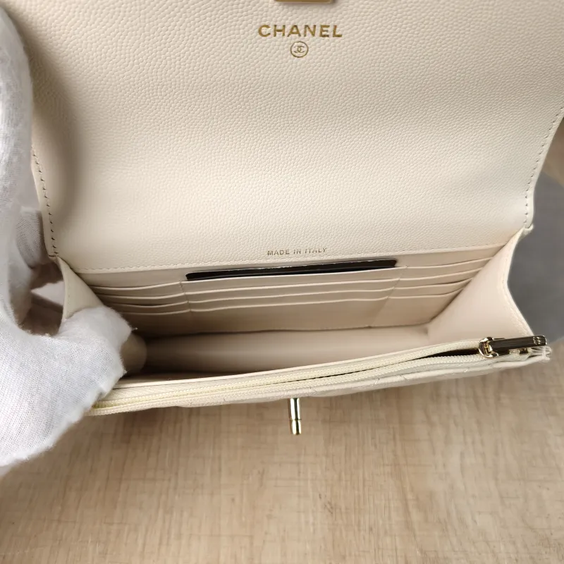 Chanel Backpack Backpack White Grained Calfskin One Size 18.2 × 5 × 14 cm — detail view 5 of 11