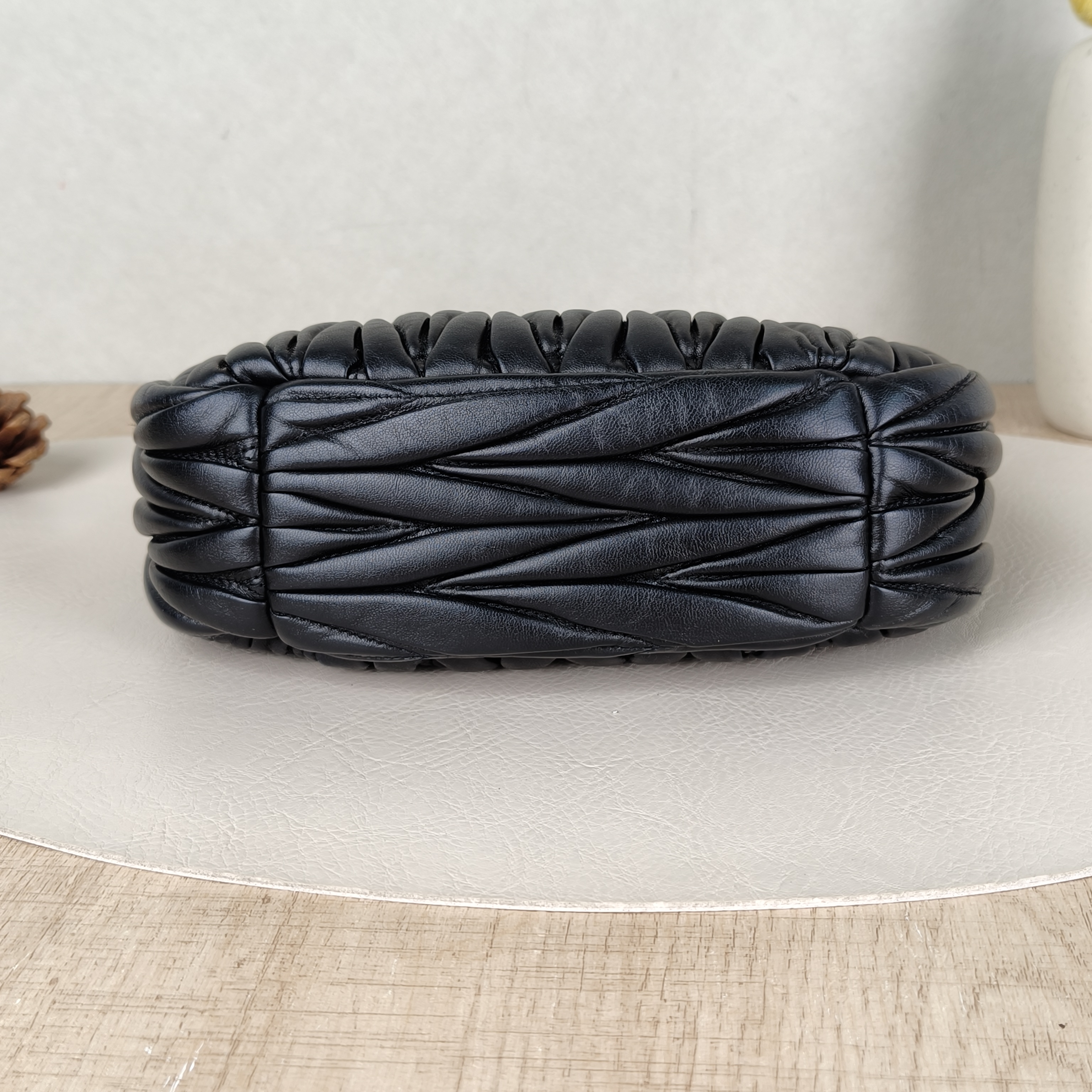 Miumiu Shoulder Bag Wander Matelassé Hobo Black SL ambskin Small20 × 6 × 17 cm — cover view 5 of 5