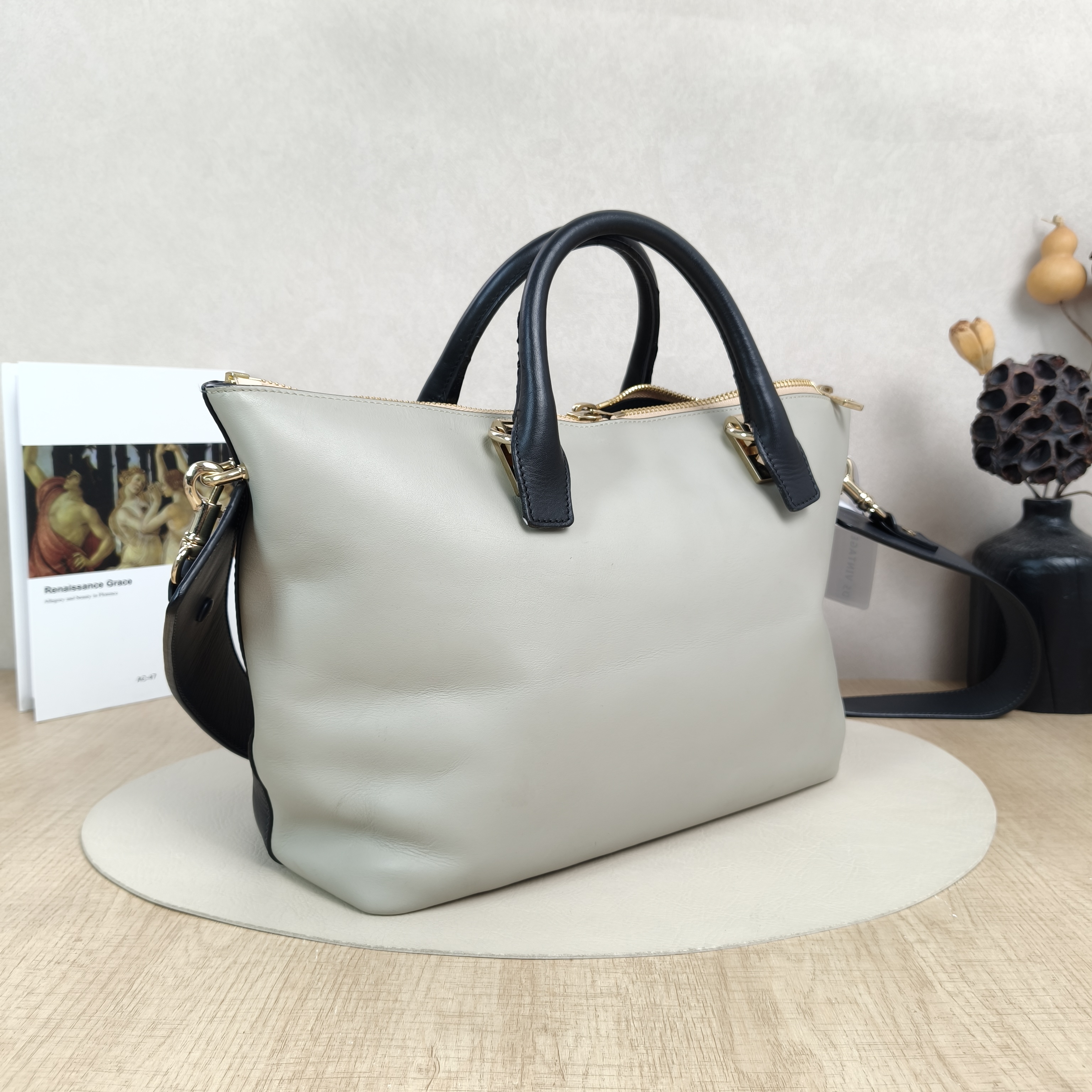 Chloé Shoulder Bag Shoulder Bag Beige Black Calfskin One Size30 × 14 × 23 cm — cover view 5 of 5