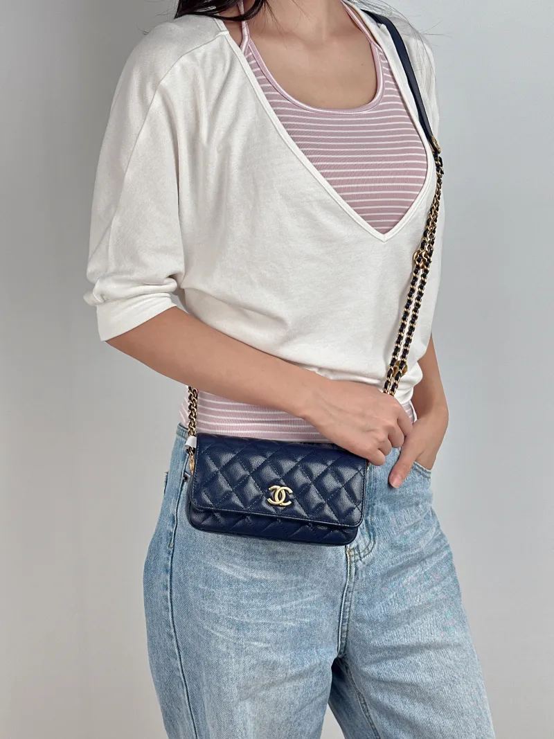 Chanel Crossbody Bagcf Crossbody Bag Blue Grained Calfskin One Size17.5 × 4 × 10 cm — on-model view 1 of 2