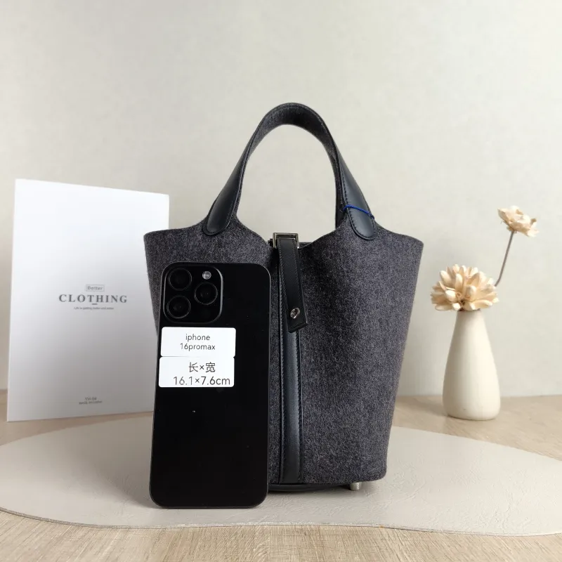 Hermès Top Handle Bag Picotin Lock 18 18 89Black Small 18 × 13 × 18 cm U — cover view 2 of 5
