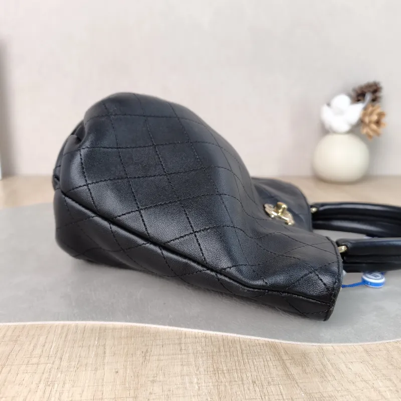 Chanel Shoulder Bag Bucket Bag Black Calfskin One Size 25 × 14 × 20 cm 27 — detail view 9 of 11