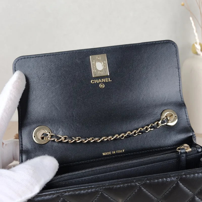 Chanel Crossbody Bag trendy cc woc Black Lambskinmini19.2 × 3.5 × 12.3 cm — detail view 14 of 14