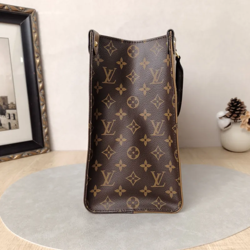 Louis Vuitton Shoulder Bag Onthego Medium Monogram PVC Medium35 × 14 × 27 cm — cover view 4 of 9