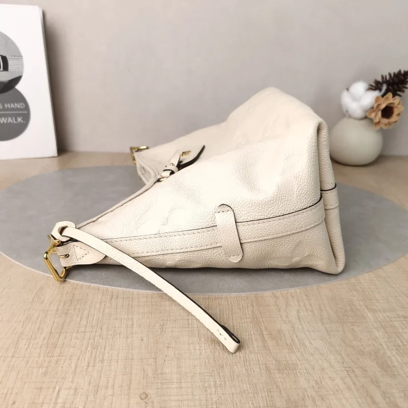Louis Vuitton Crossbody Bag Carryall White Calfskin Small29.5 × 12 × 24 cm — detail view 8 of 14