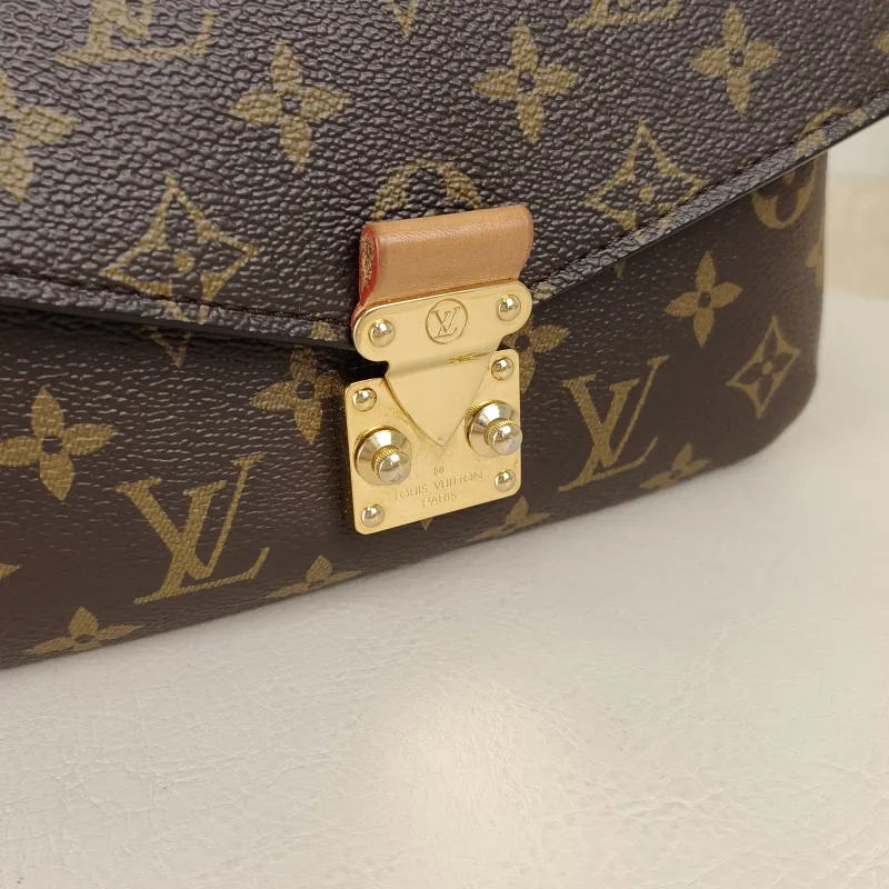 Louis Vuitton Crossbody Bag Pochette Métis East West Monogram PVC Small21.5 × 6 × 13.5 cm — detail view 4 of 18