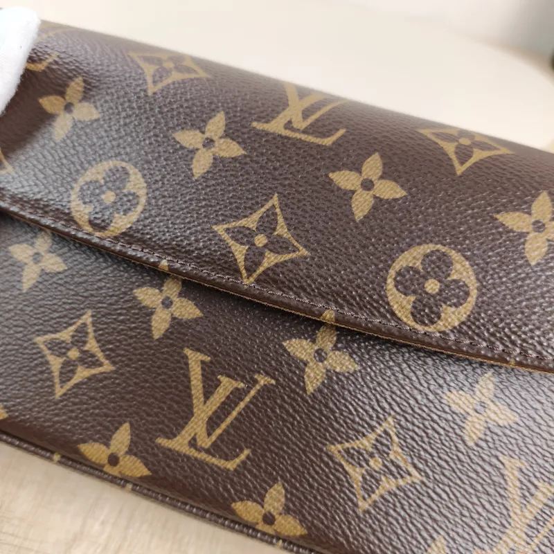 Louis Vuitton Crossbody Bag IVY Monogram PVC Small 23.5 × 4.3 × 12 cm — detail view 8 of 13