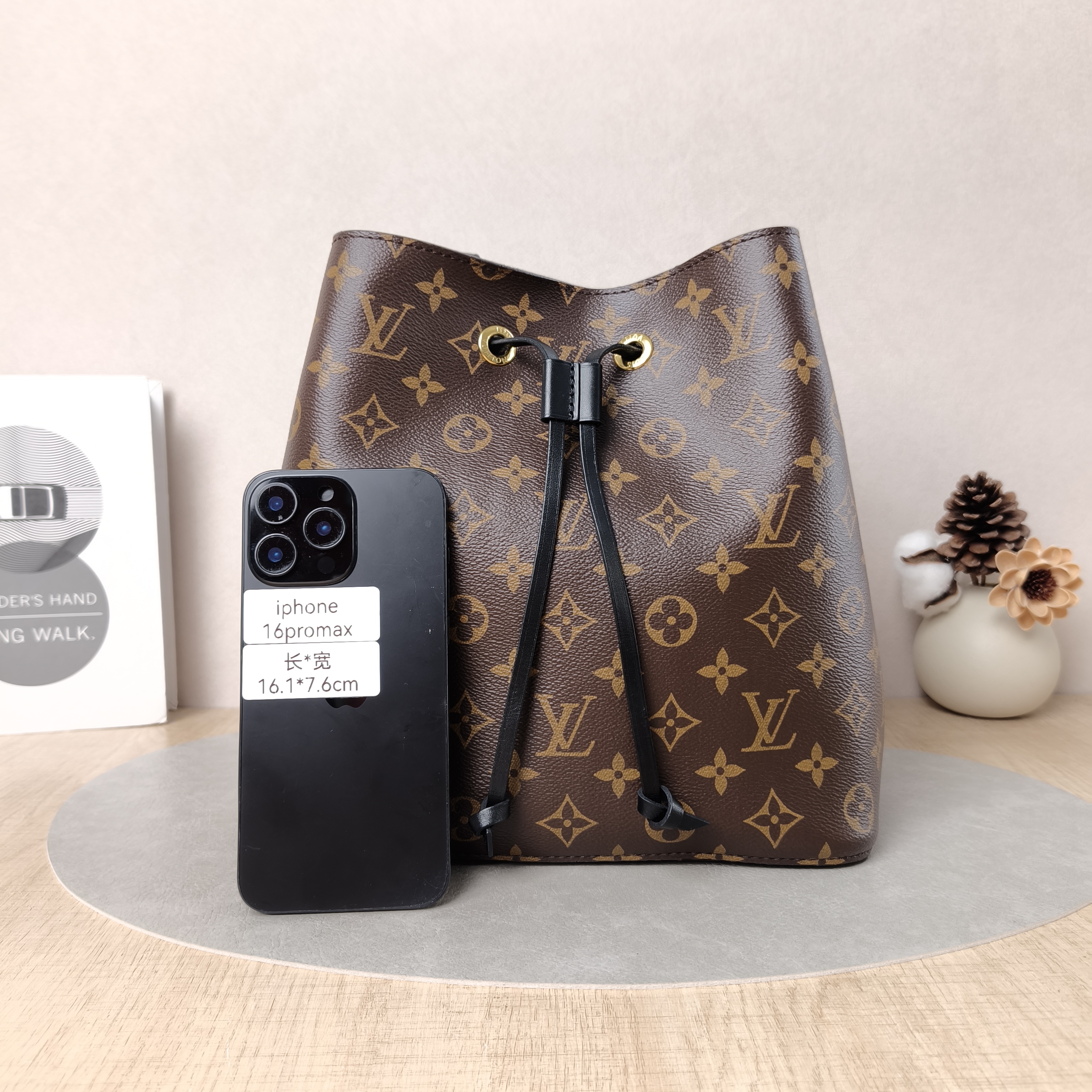 Louis Vuitton Shoulder Bag NÉONOÉ Bucket Bag Black PVC Medium26 × 17.5 × 26 cm — cover view 3 of 5