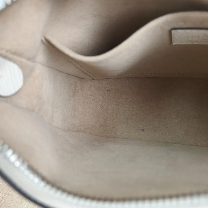 Louis Vuitton Crossbody Bag MARELLE White Epi Embossed Calfskin Small 25 × 8 × 15 cm — detail view 8 of 11