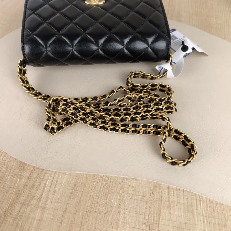 Chanel Shoulder Bag cf Black Lambskin 19 × 4.5 × 12 cm Microchip Edition — detail view 5 of 13