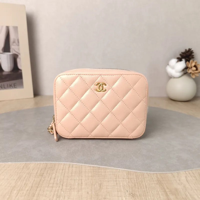 Chanel Crossbody Bag Camera Bag Pink Lambskin One Size 14.5 × 6 × 10.5 cm 31