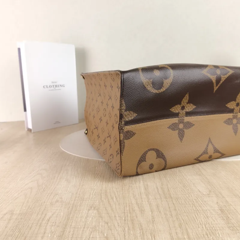 Louis Vuitton Shoulder Bag Onthego Large Monogram PVC Large41 × 19 × 34 cm — detail view 4 of 10
