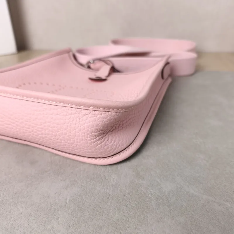 Hermès Crossbody Bag Evelyne Mini 16 Mini 16 TC Calfskinmini17 × 5.5 × 18 cm — detail view 12 of 12