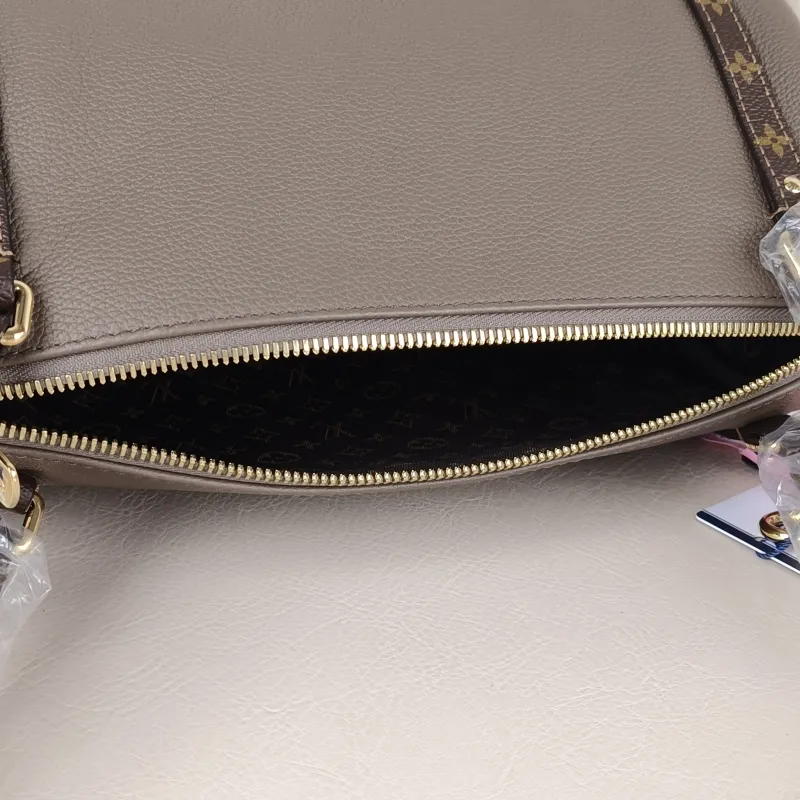 Louis Vuitton Shoulder Bag EXPRESS Shoulder Bag Grey Calfskin Small26 × 13.5 × 17 cm — detail view 8 of 12