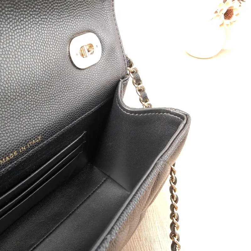 Chanel Crossbody Bag Edition mini Black Grained Calfskin mini 20 × 8 × 12.5 cm — detail view 3 of 15