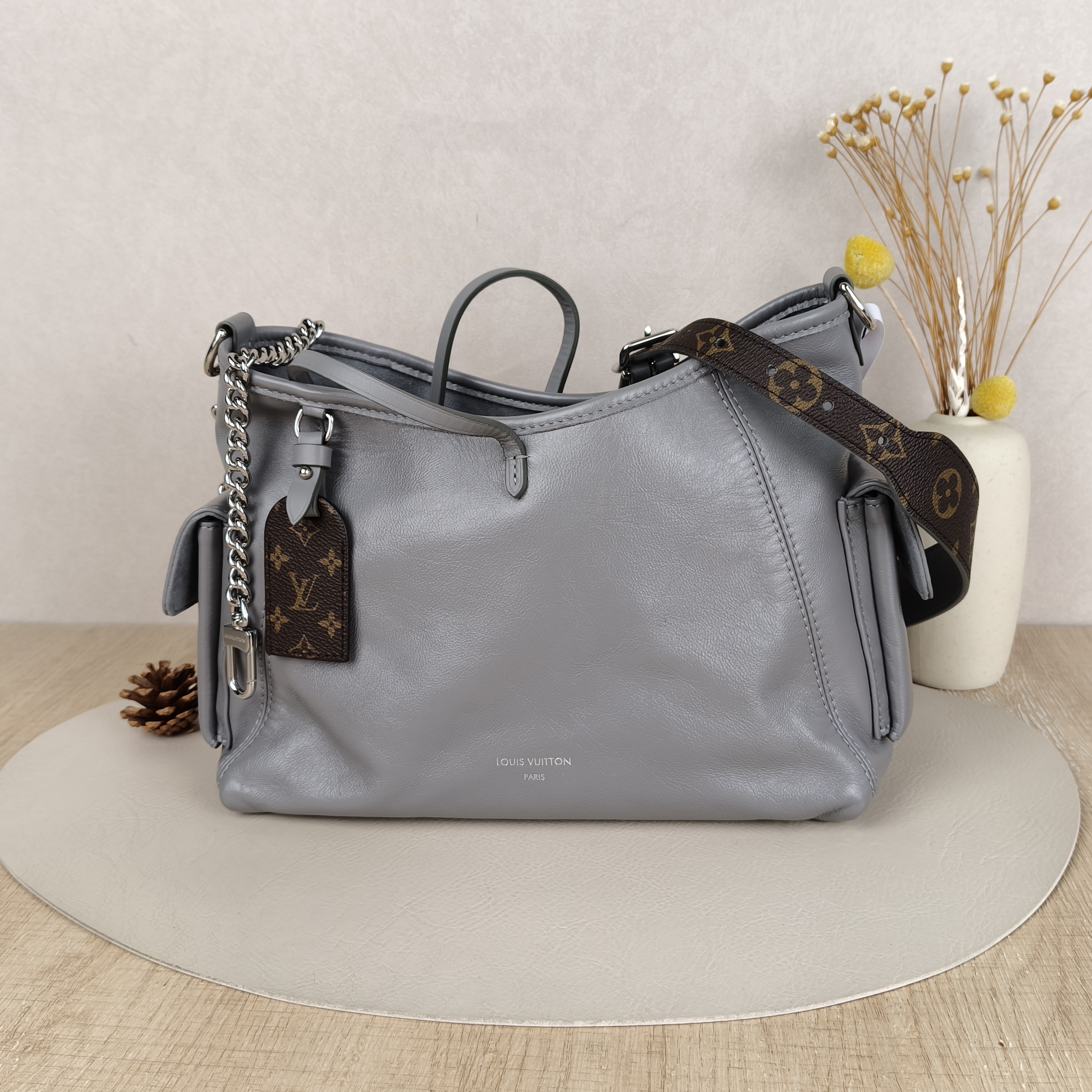 Louis Vuitton Crossbody Bag Carryall Cargo Vibe Grey SL ambskin Small33.5 × 15 × 23 cm