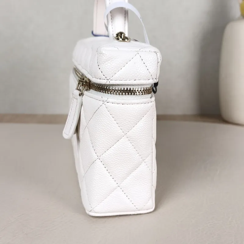 Chanel Crossbody Bag lp Box Bag Top Handle Crossbody Bag White Grained Calfskin 19.5 × 5 × 11 cm — detail view 2 of 15