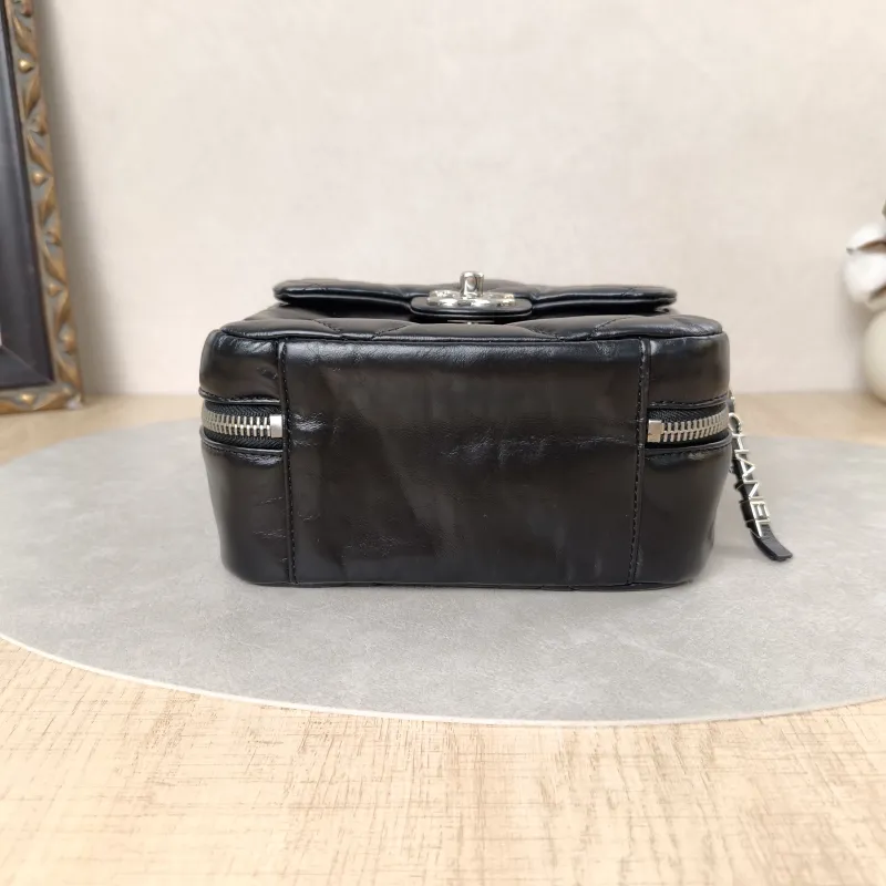 Chanel Crossbody Bag Camera Bag Black Waxed Leather17 × 8.5 × 18 cm — cover view 4 of 6