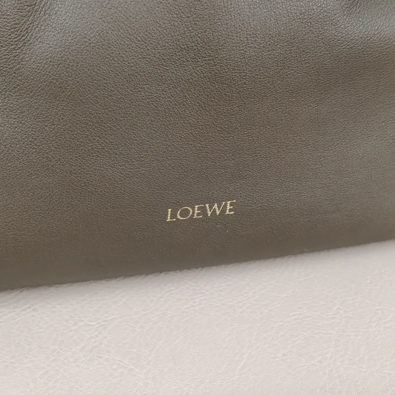 LOEWE Crossbody Bag Flamenco Green Calfskin Medium 30 × 10.5 × 24.5 cm — detail view 2 of 10
