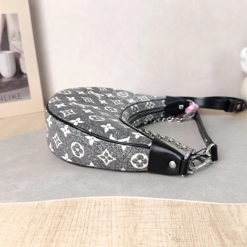 Louis Vuitton Crossbody Bag Loop Grey Small 23 × 6 × 13 cm — detail view 2 of 12