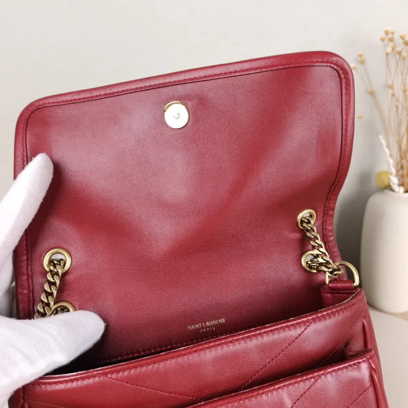 SAINT LAURENT Crossbody Bag Niki Red D Lambskin Small21 × 7.5 × 16 cm — detail view 2 of 13