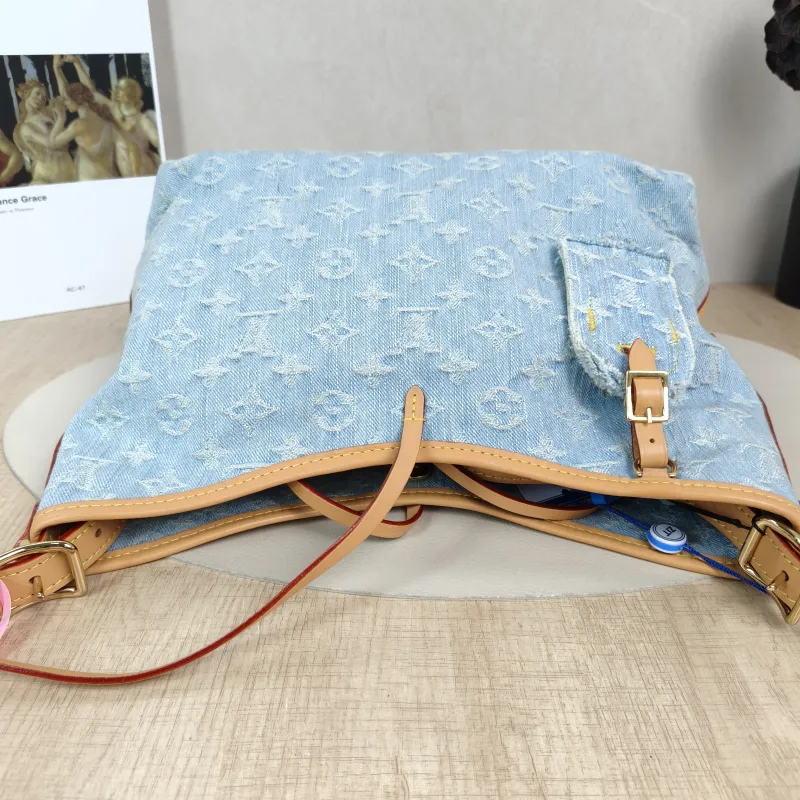 Louis Vuitton Crossbody Bag Carryall Blue Small29 × 12 × 24 cm — detail view 10 of 14