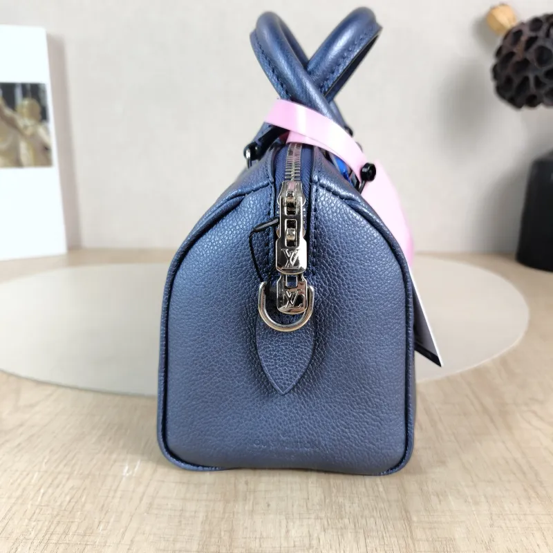 Louis Vuitton Crossbody Bag Speedy20 Calfskin One Size 20.5 × 12 × 13.5 cm — detail view 2 of 12