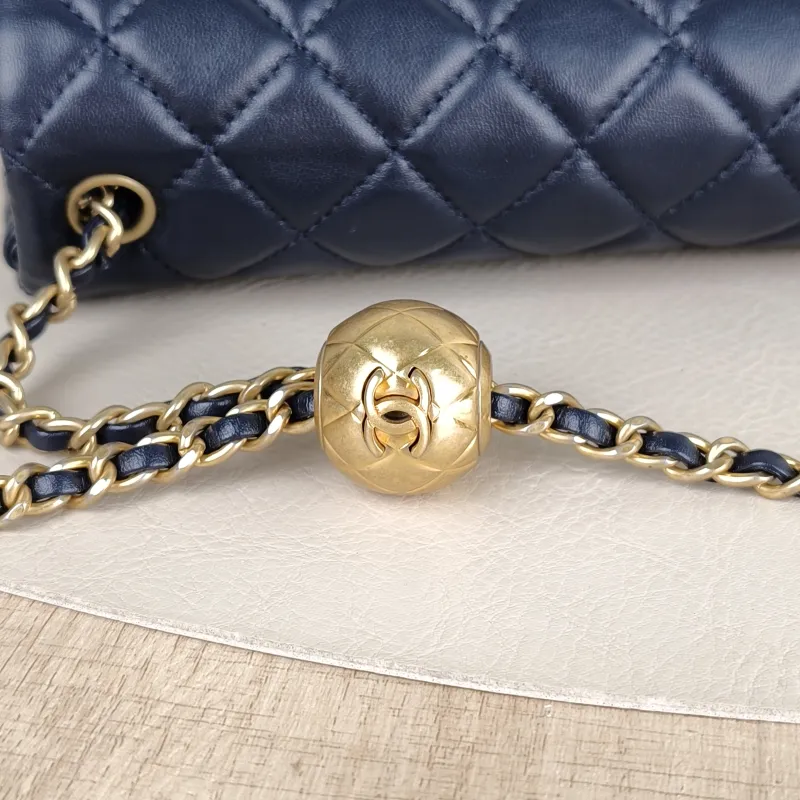 Chanel Crossbody Bag mini Blue Lambskin One Size20 × 6 × 12 cm — detail view 15 of 15