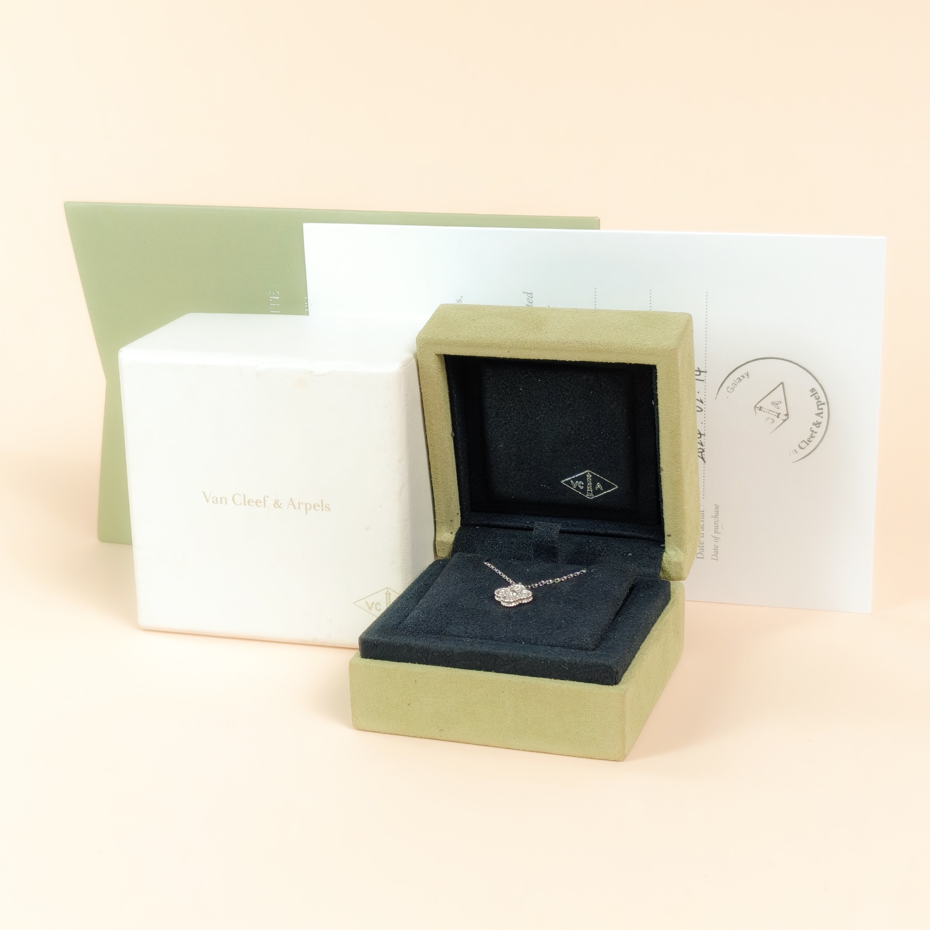 Van Cleef & Arpels Necklace Alhambra Alhambra Collection Necklace White Gold Diamond Silver18KW hite Gold Sweet Mini0.95 × 0.95 × 40 cm — cover view 5 of 10