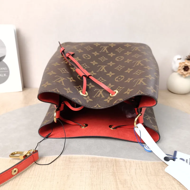 Louis Vuitton Shoulder Bag NÉONOÉ Bucket Bag PVC Medium 26 × 17.5 × 26 cm — detail view 9 of 11