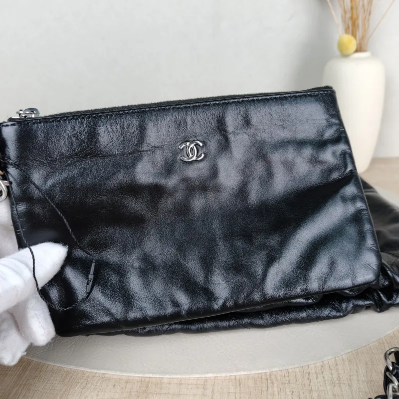 Chanel Shoulder Bag 22Bag Black CC alfskin Small 35 × 7 × 37 cm — detail view 13 of 14