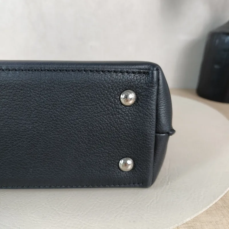 Louis Vuitton Crossbody Bag Lockme Ever Top Handle Bag Black Calfskin Mini 23 × 10 × 17 cm — detail view 3 of 12