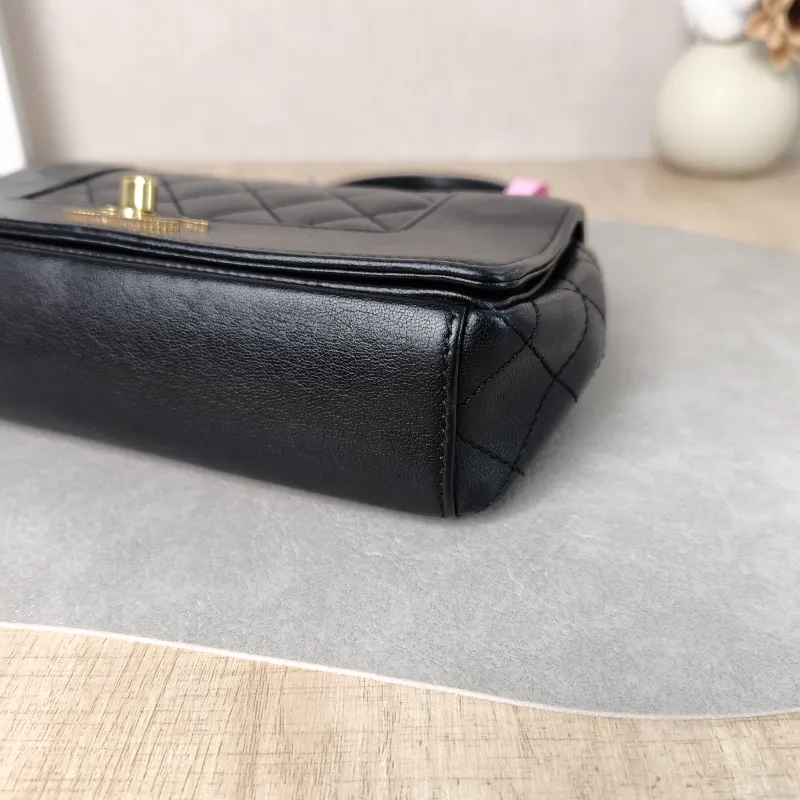 Chanel Crossbody Bag Crossbody Bag Black Calfskin One Size 21 × 5 × 13 cm 23 — detail view 12 of 12