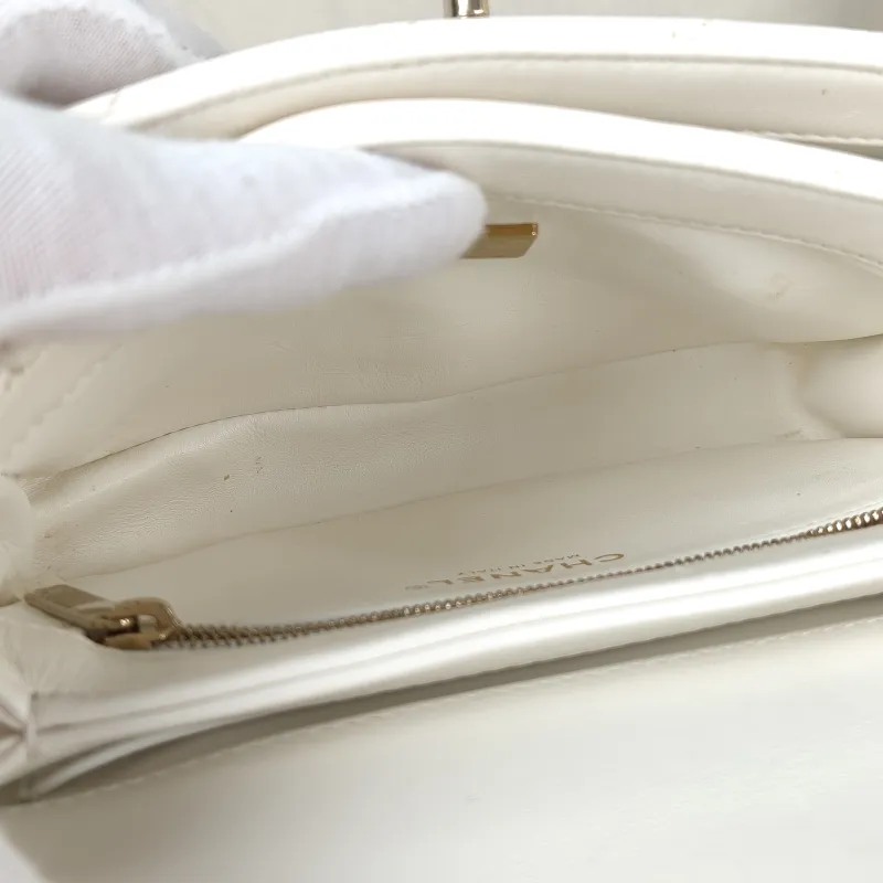 Chanel Crossbody Bag Trendy CC White Lambskinmini19.5 × 8 × 14.5 cm — detail view 4 of 17