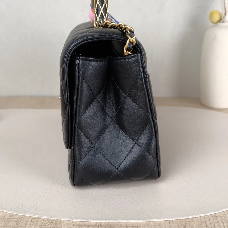 Chanel Crossbody Bag Black Lambskin One Size25 × 9 × 14.5 cm — detail view 3 of 13