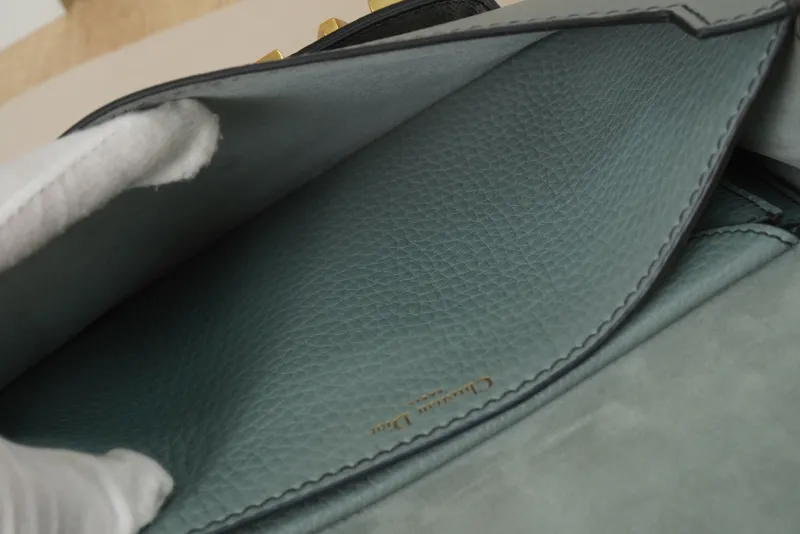DIOR Chain Bag Calfskin17 · 25 × 6 × 16.5 cm — detail view 10 of 19