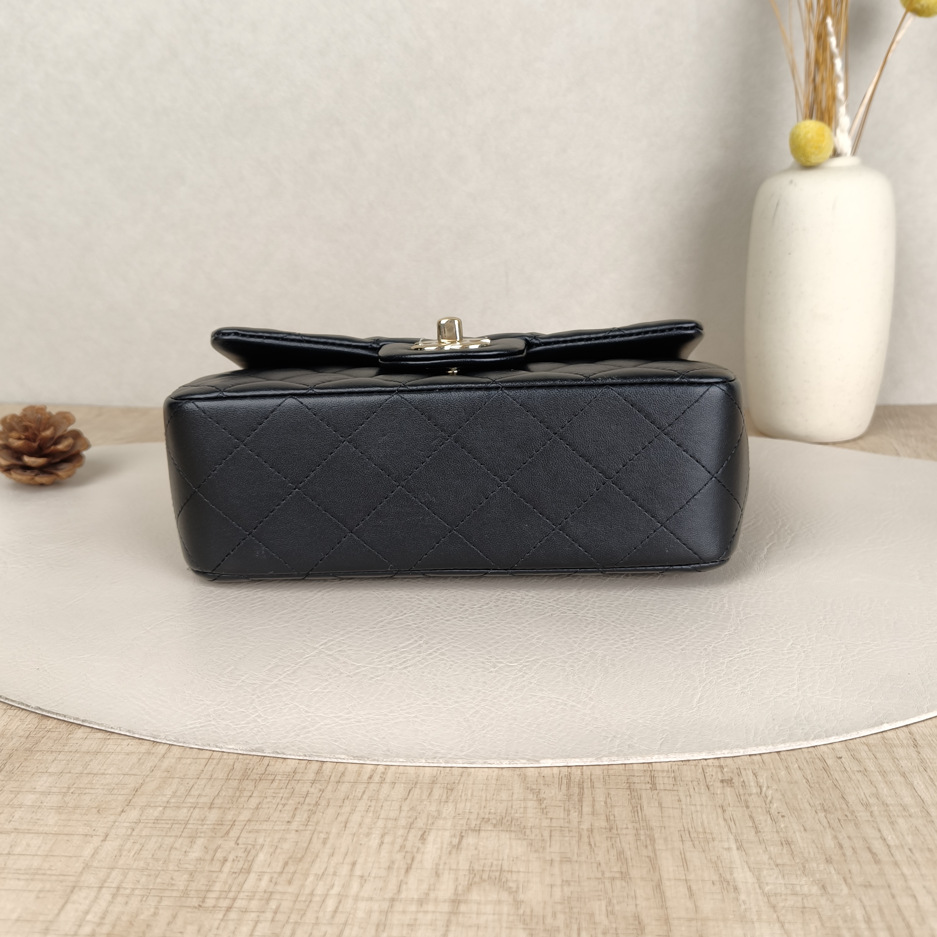 Chanel Crossbody Bag Edition mini Black Lambskin mini20 × 6 × 12 cm — cover view 6 of 9