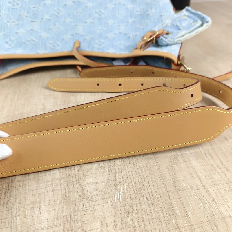 Louis Vuitton Crossbody Bag Carryall Blue Small 29 × 12 × 24 cm — detail view 12 of 14