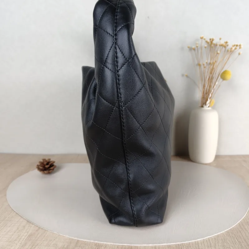 Chanel Crossbody Bag 26c hobo Black Calfskin Large 37 × 8 × 30 cm — detail view 6 of 9