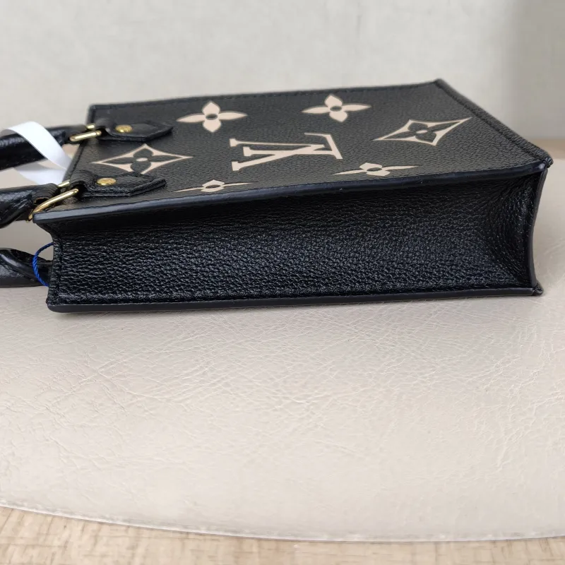 Louis Vuitton Crossbody Bag PETIT SAC PLAT Mini Calfskin Mini 14 × 5 × 17 cm — detail view 6 of 8