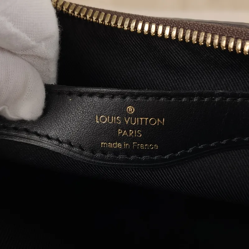 Louis Vuitton Crossbody Bag Boulogne PVC Small 26 × 9.5 × 16 cm — detail view 4 of 10