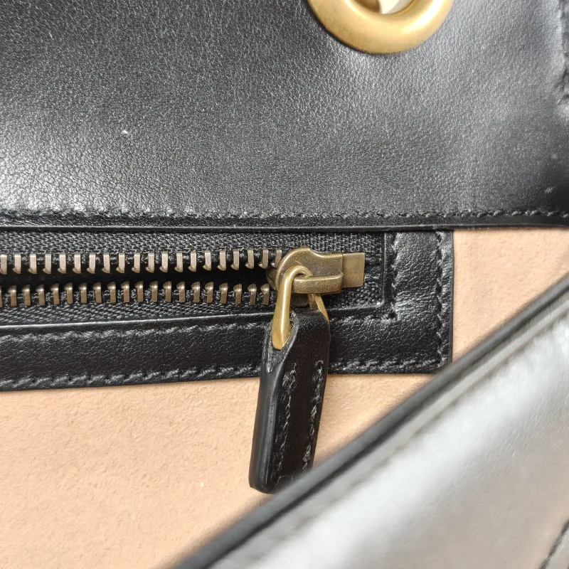 GUCCI Crossbody Bag GG Marmont Medium Marmont 26 Black CC alfskin Medium 26 × 7 × 15 cm — detail view 8 of 13