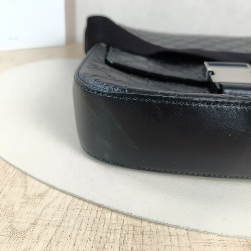 GUCCI Crossbody Bag Messenger Bag Crossbody Bag Black Calfskin One Size25 × 6 × 28 cm — detail view 7 of 13