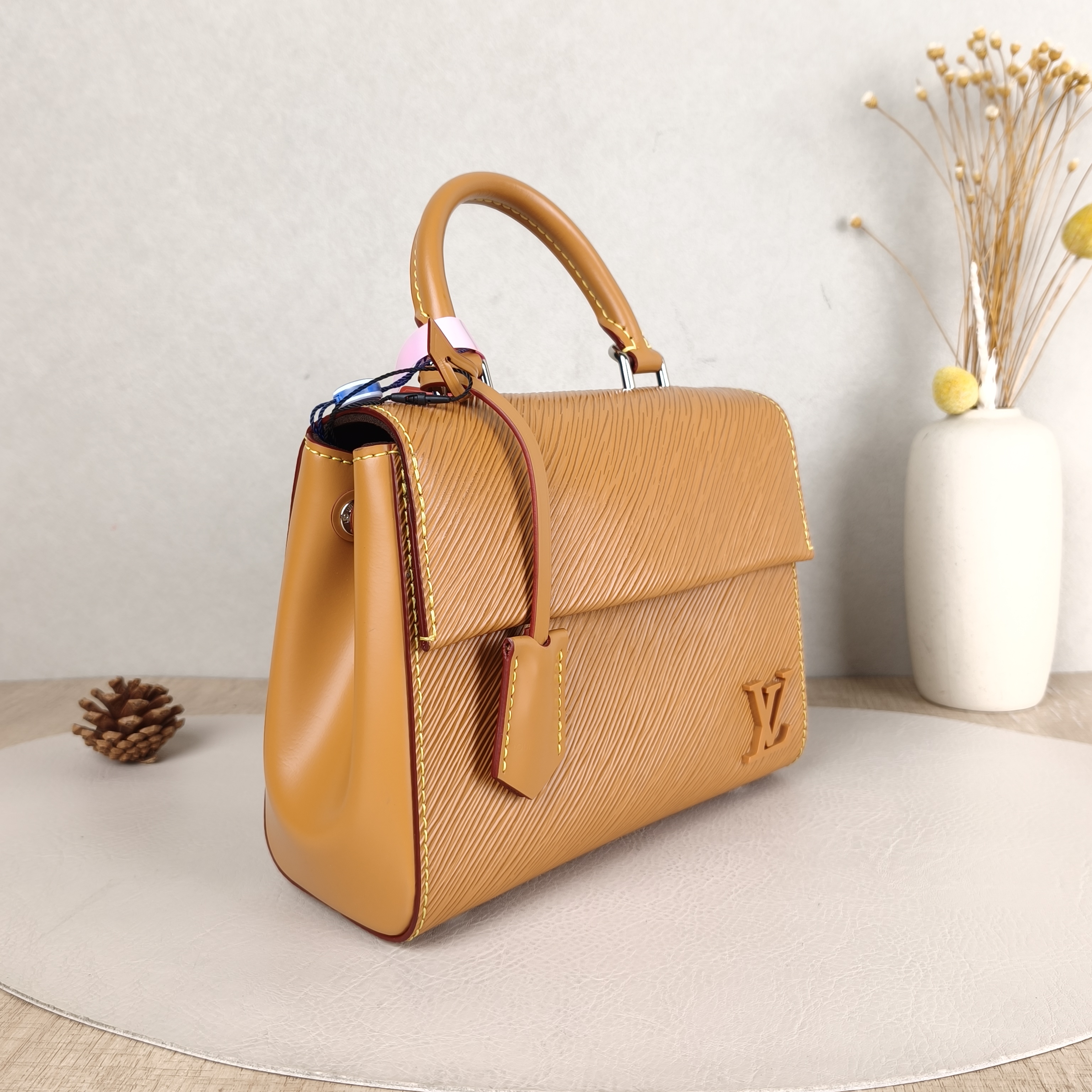 Louis Vuitton Crossbody Bag CLUNY Caramel Epi Embossed Calfskinmini20 × 7.5 × 16 cm — cover view 4 of 6