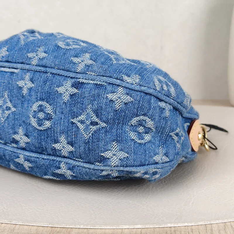 Louis Vuitton Shoulder Bag Pochette Valley Blue One Size21 × 7 × 15 cm — detail view 7 of 10