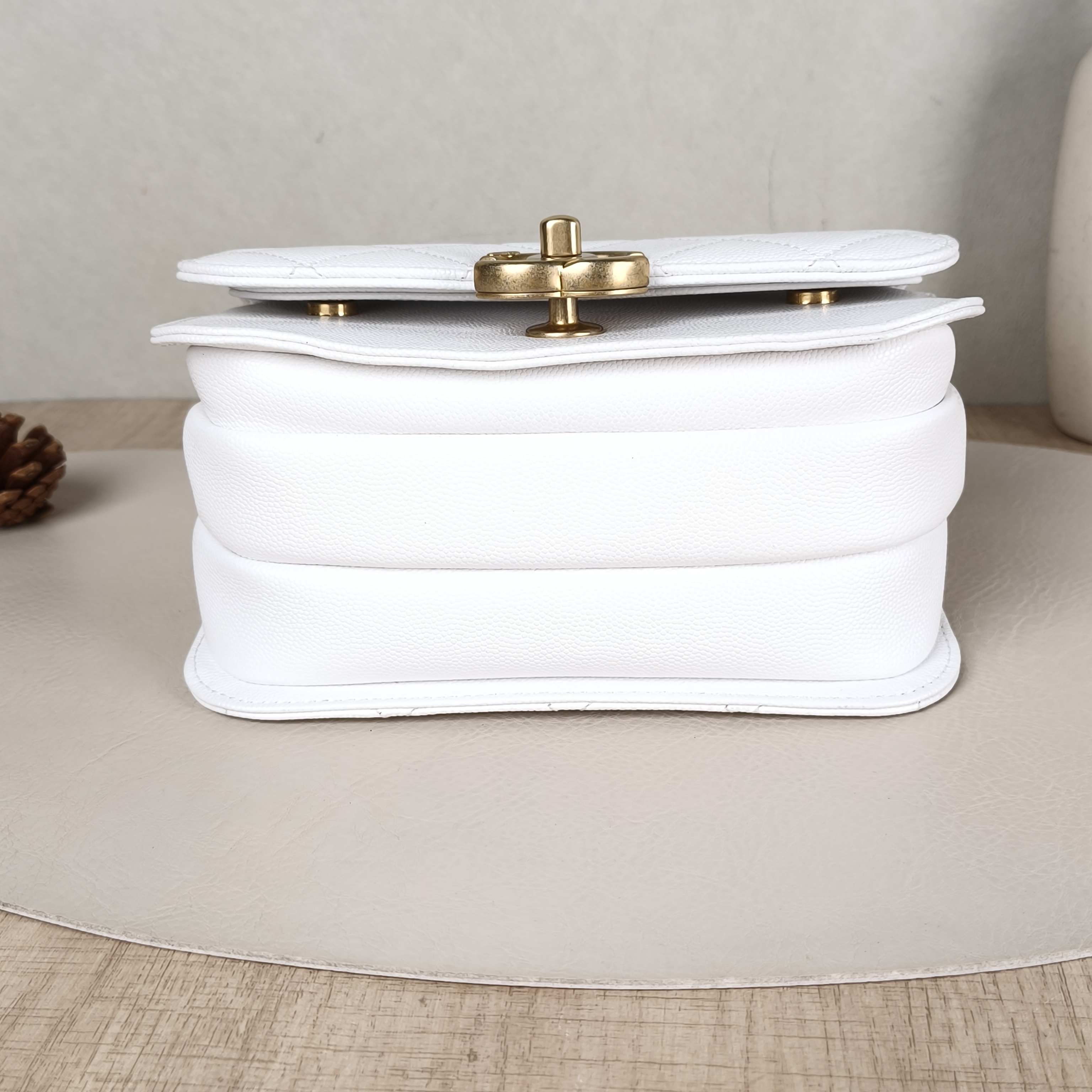 Chanel Crossbody Bag Messenger Bag White Grained Calfskin One Size19 × 10 × 14 cm — cover view 2 of 5